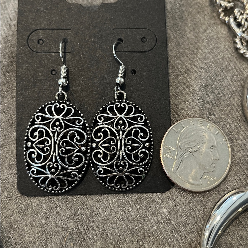 ๐ป3/$15 Silvertone Linked Chain Necklace & Earring Set - Picture 2 of 5